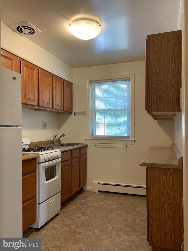401 7th St unit 3, Laurel, MD 20707 - photo 2