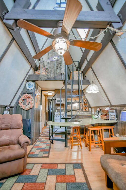 2_Living Area