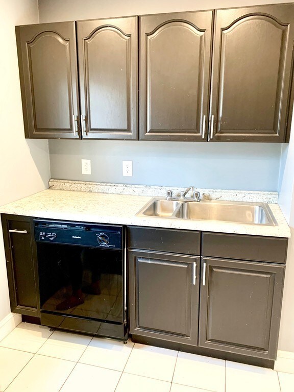 81 Centre St unit 2, Quincy, MA 02169 - photo 4