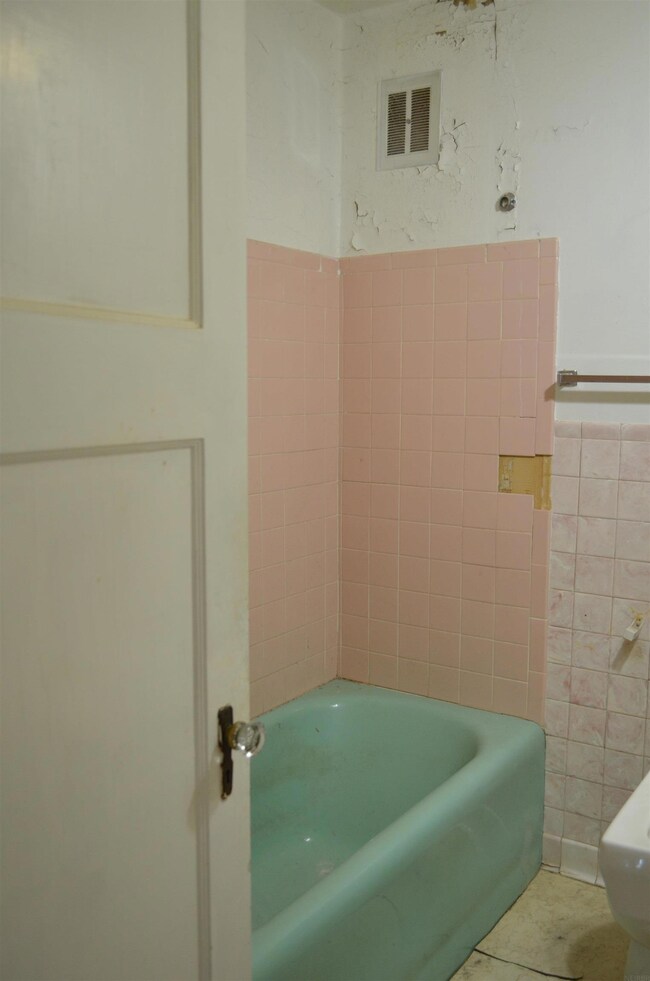 213 W 22nd St, Cedar Falls, IA 50613 - photo 5