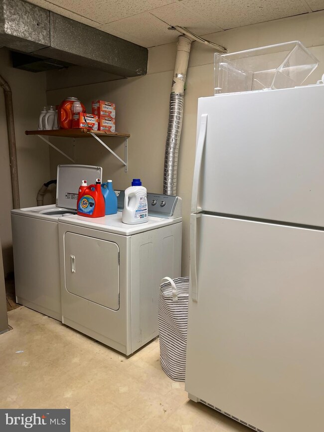 3013 White Birch Ct, Fairfax, VA 22031 - photo 7