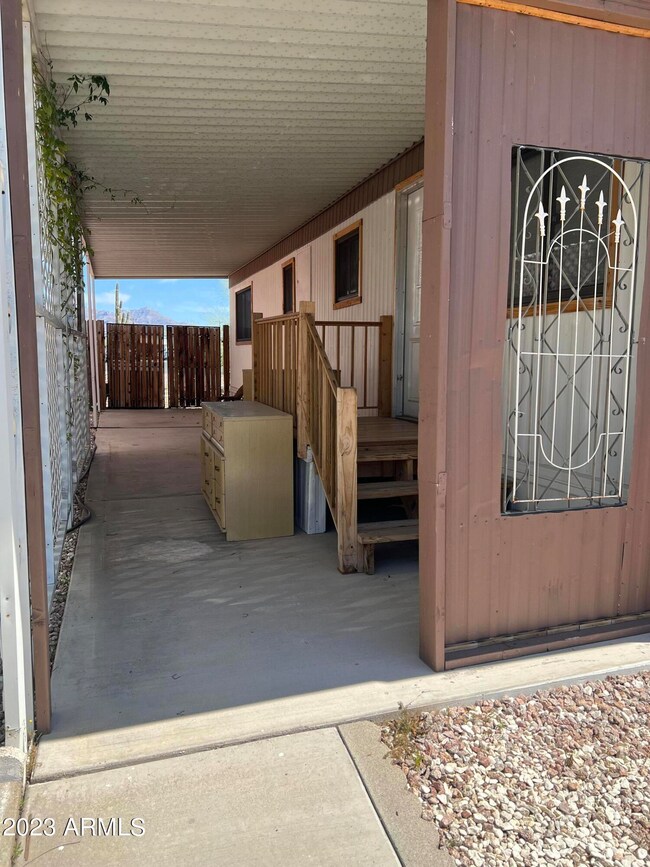 FRONT DOOR SIDE