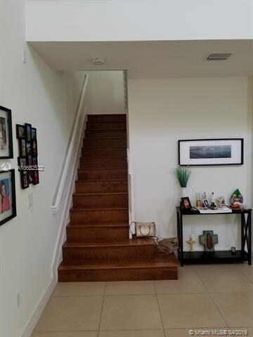 10565 NW 69th Terrace, Doral, FL 33178 - photo 3