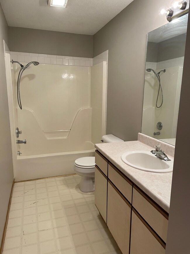 801 Foxx Bath 2