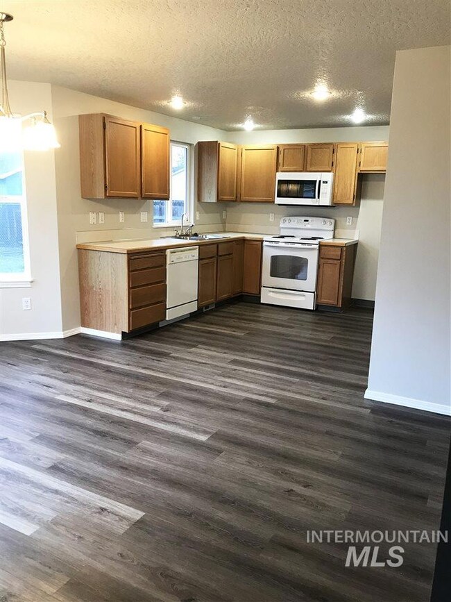 1306 W Hawaii Ave, Nampa, ID 83686 - photo 3