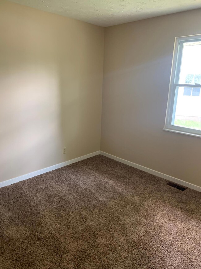 2424 Sycamore Ln, West Lafayette, IN 47906 - photo 4