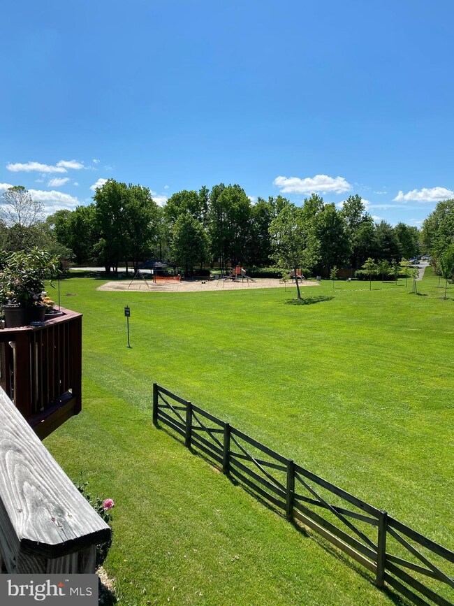 16121 Edenwood Dr, Bowie, MD 20716 - photo 2