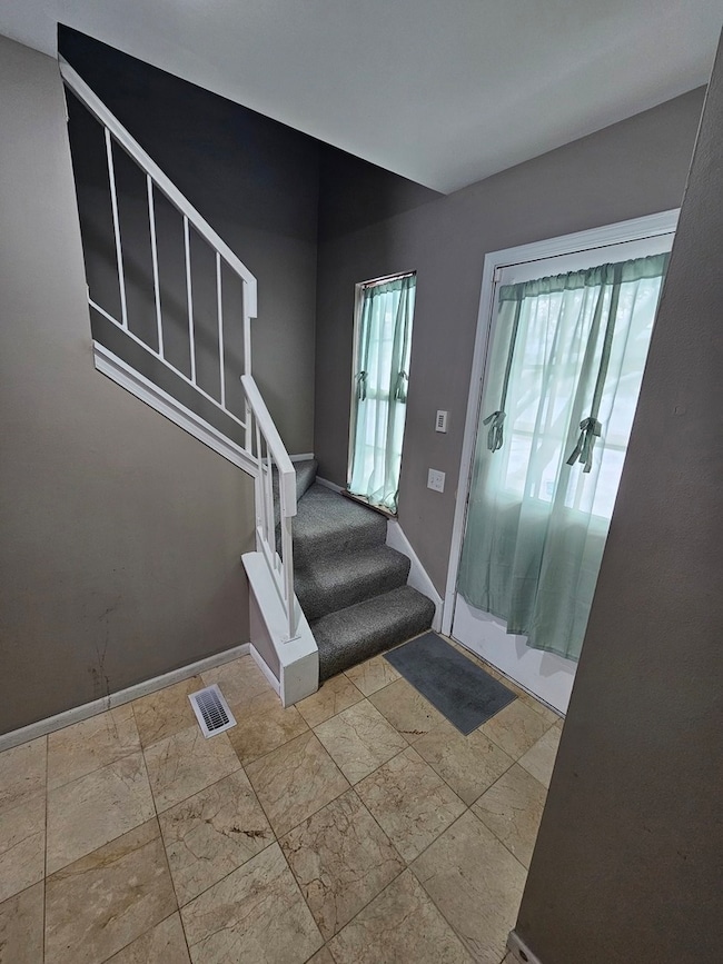 44 E Shag Bark Ln, Streamwood, IL 60107 - photo 4