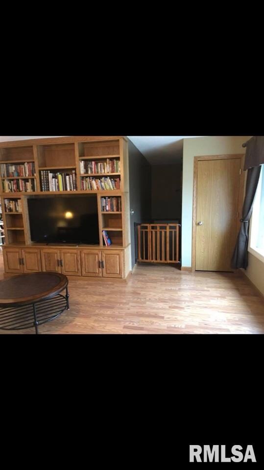 6303 N Howell St, Davenport, IA 52806 - photo 4