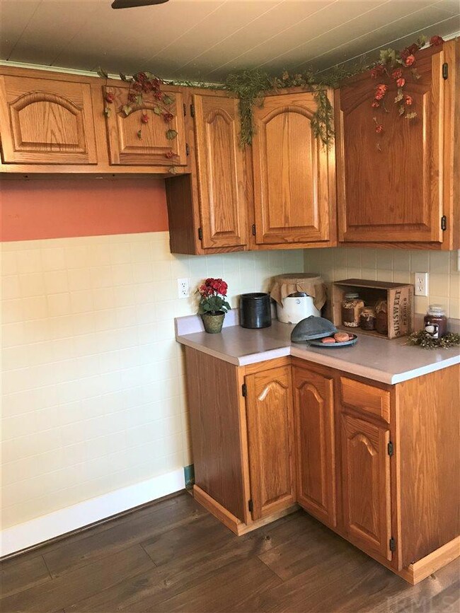 1044 Charles St, Huntington, IN 46750 - photo 5