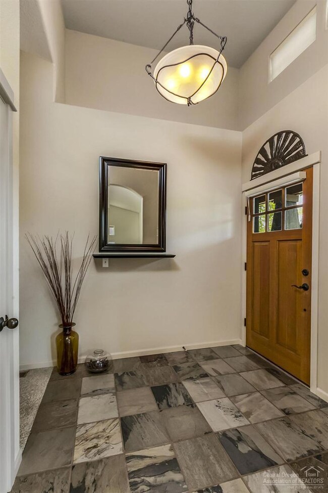 1553 NW Ivy Ave, Redmond, OR 97756 - photo 5