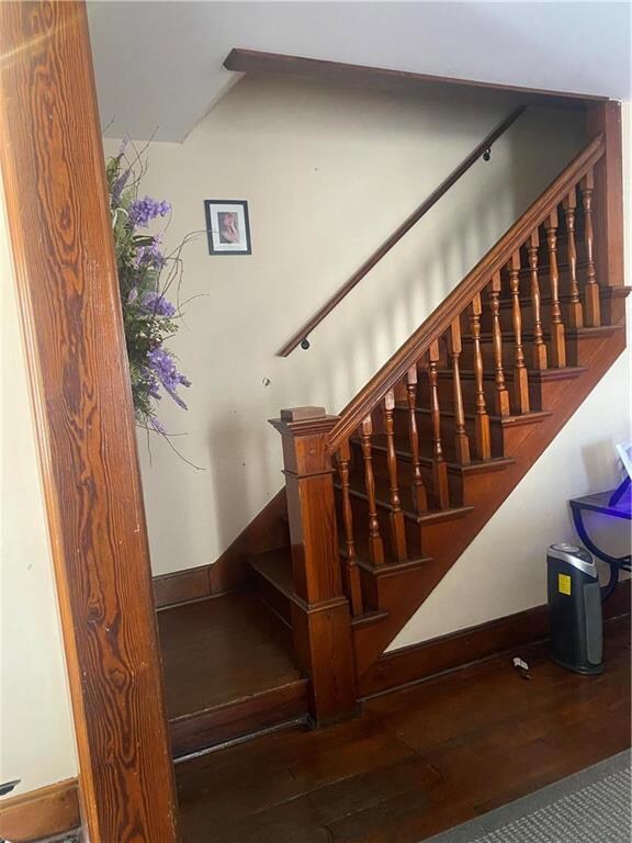 Stairs to 2nd floor 725