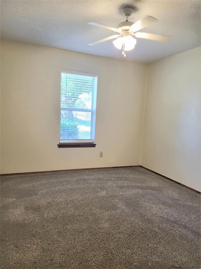 1506 La Salle Dr, Sherman, TX 75090 - photo 6