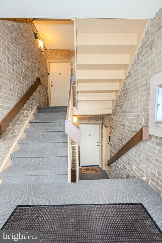 1659 Parkcrest Cir unit 100, Reston, VA 20190 - photo 4