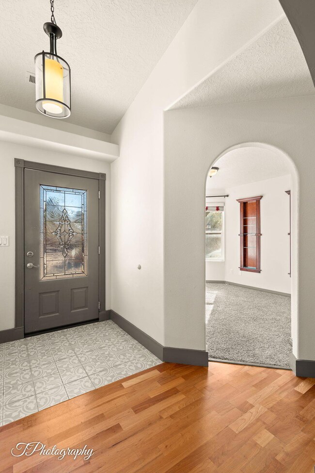 1-web-or-mls-317 N Pinion Cir-1