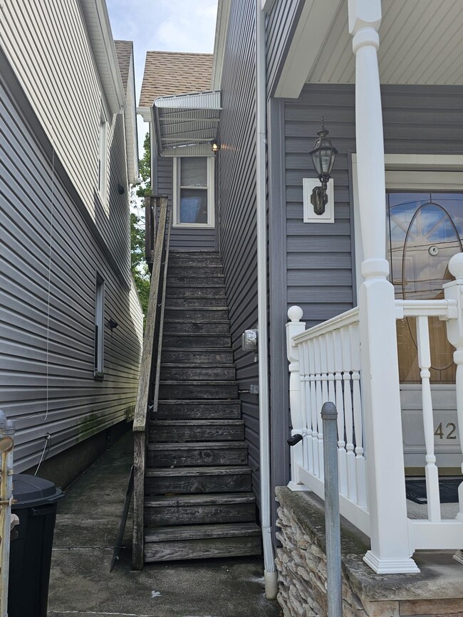 42 Washington Place unit 2nd FL, East Rutherford, NJ 07073 - photo 2