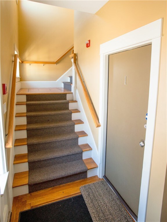 Front Hall/Stairs
