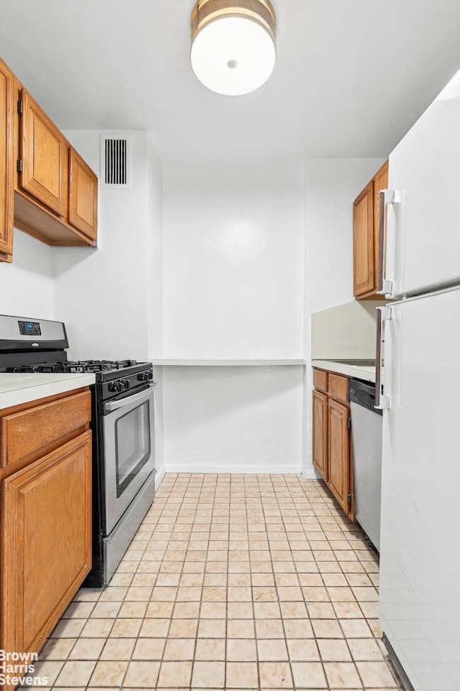 525 E 82nd St unit 8D, New York, NY 10028 - photo 5