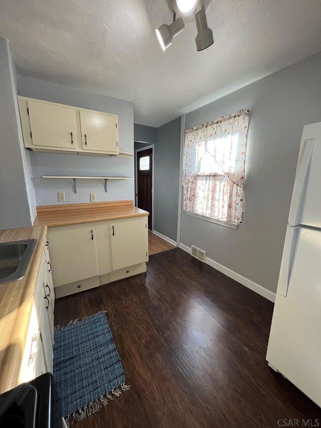 1921 Minno Dr, Johnstown, PA 15905 - photo 7