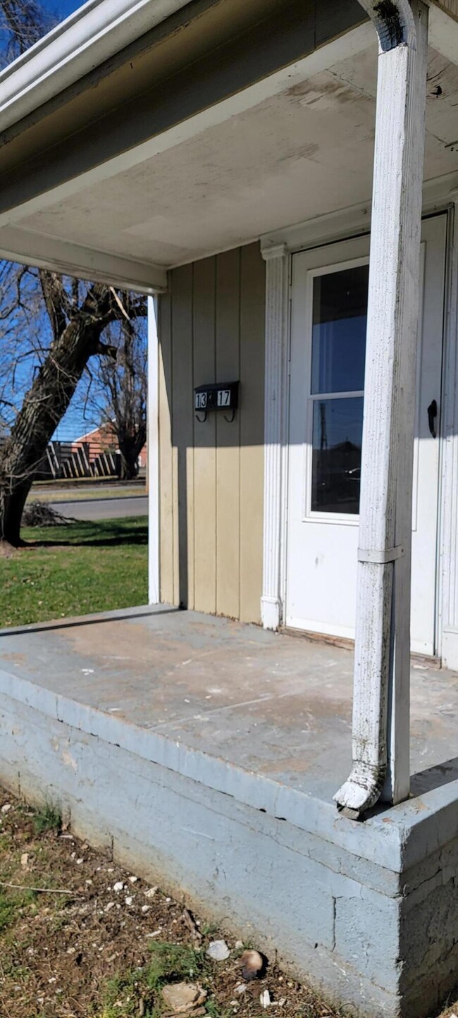 1317 Edgemont Ave, Bristol, TN 37620 - photo 5