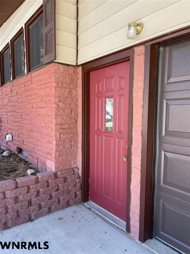 1010 E 35th St, Scottsbluff, NE 69361 - photo 2