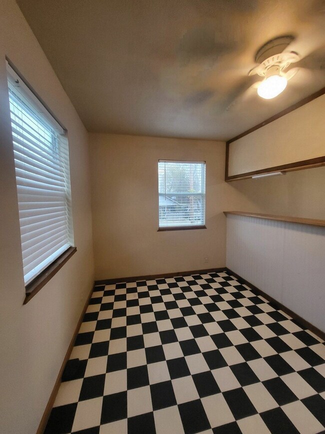 415 S 4th St, Bonham, TX 75418 - photo 6