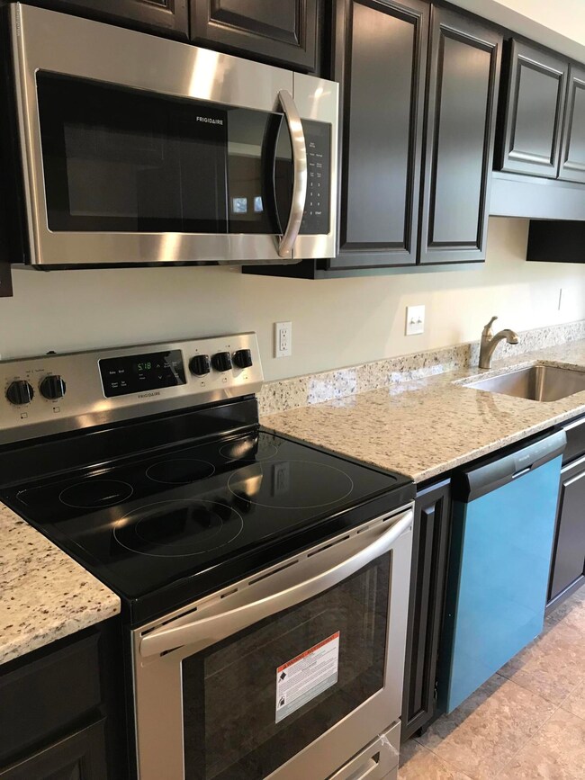 141 N 5th St, Stroudsburg, PA 18360 - photo 6