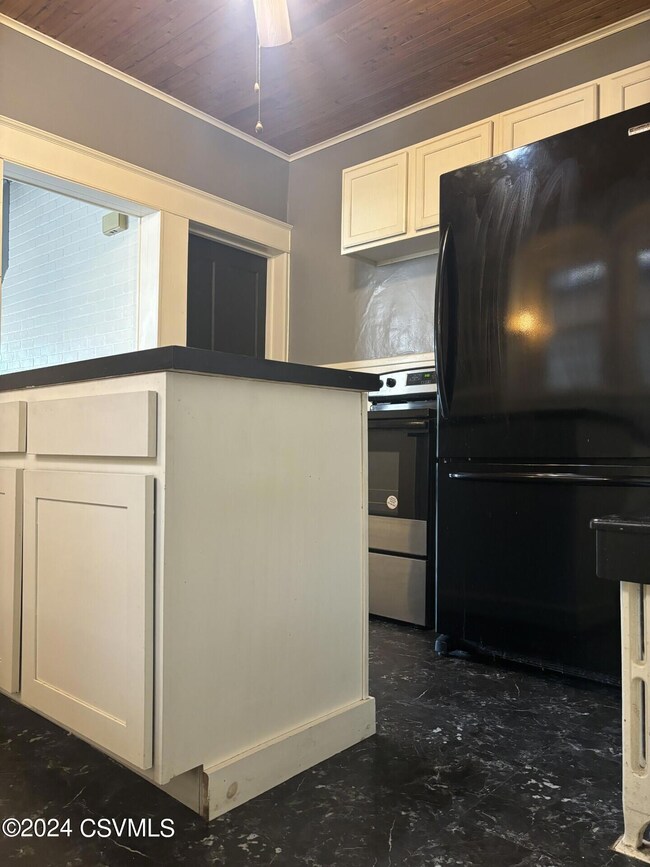 626 N 2nd St, Shamokin, PA 17872 - photo 6