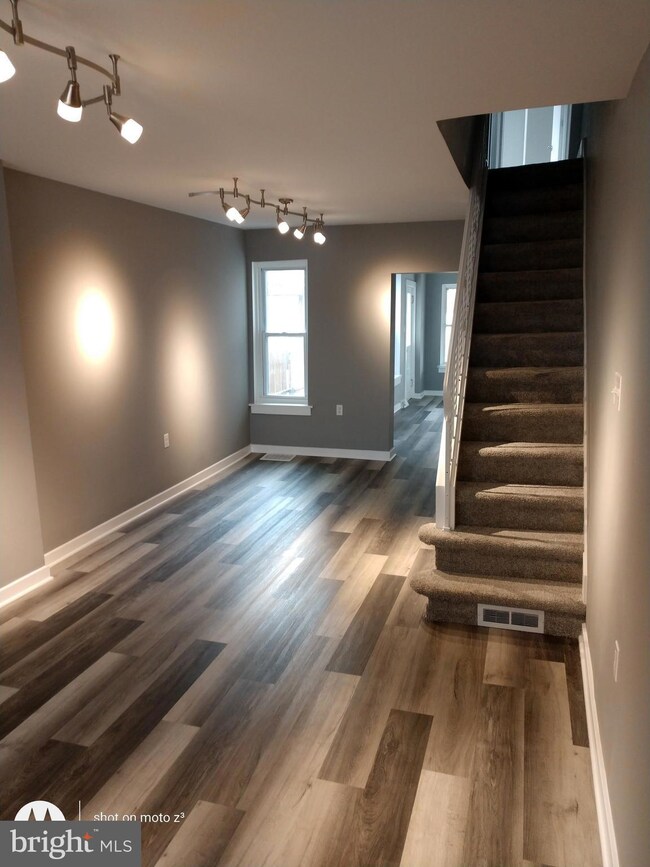 212 S 3rd Ave, Reading, PA 19611 - photo 4