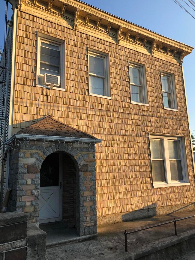 188 Cedar Ave, Staten Island, NY 10305 - photo 5