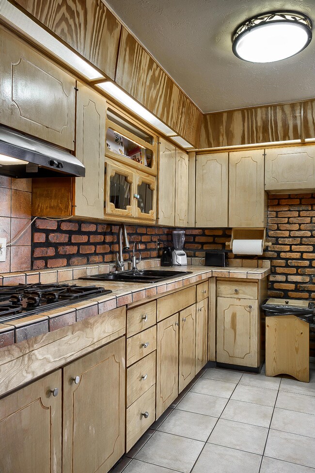 7924 Broadway Dr, El Paso, TX 79915 - photo 7