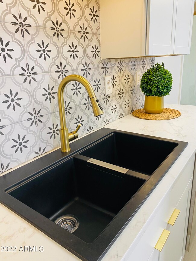 1. Kitchen01