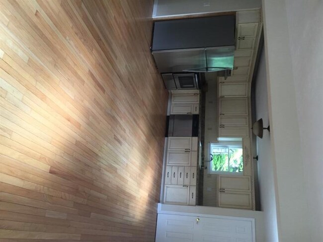 Kitchen offers glazed oak cabinetry...