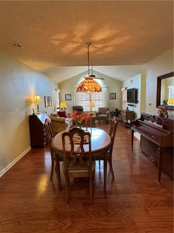 OPEN FLOORPLAN AND PLENTY OF ROOM