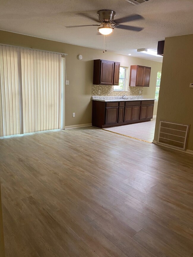 6230 Rietta St, Houston, TX 77016 - photo 4