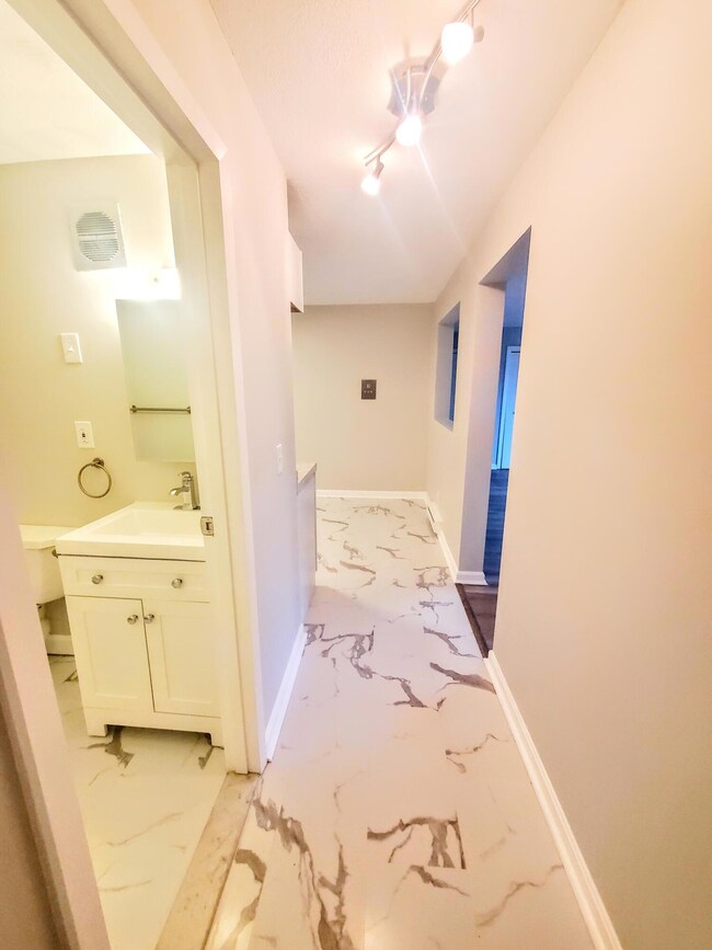 90 Sandwich Rd unit 6C, Buzzards Bay, MA 02532 - photo 5