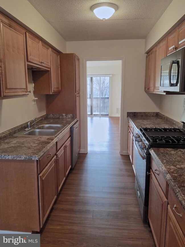5253 W Running Brook Rd unit 201, Columbia, MD 21044 - photo 3
