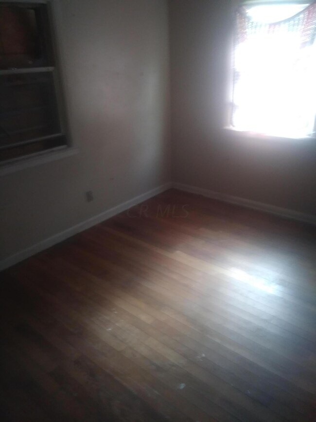 iving Room