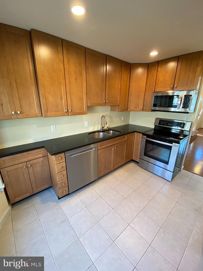 10314 Mockingbird Pond Ct, Burke, VA 22015 - photo 6