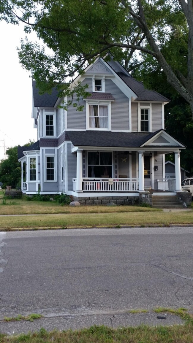 65 W Larch Ave