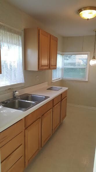 1044 SW 9th St, Lincoln City, OR 97367 - photo 4