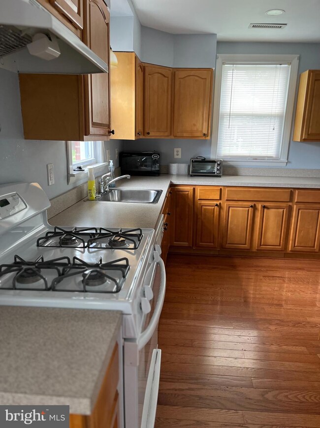 2211 Dickens Ln, Broomall, PA 19008 - photo 4