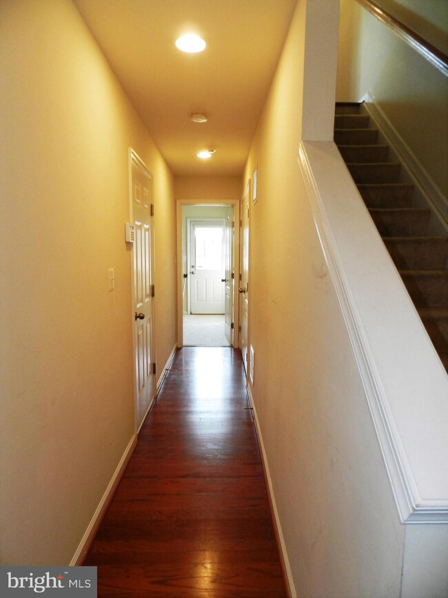 2935 Truffle Oak Place unit 307, Woodbridge, VA 22191 - photo 2