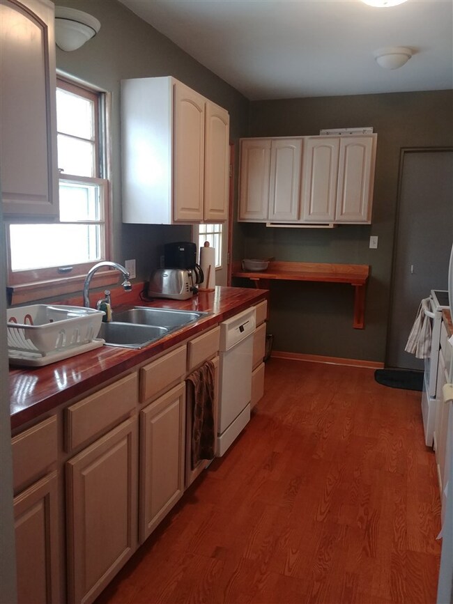 2109 Ashland Ave, Cedar Falls, IA 50613 - photo 6