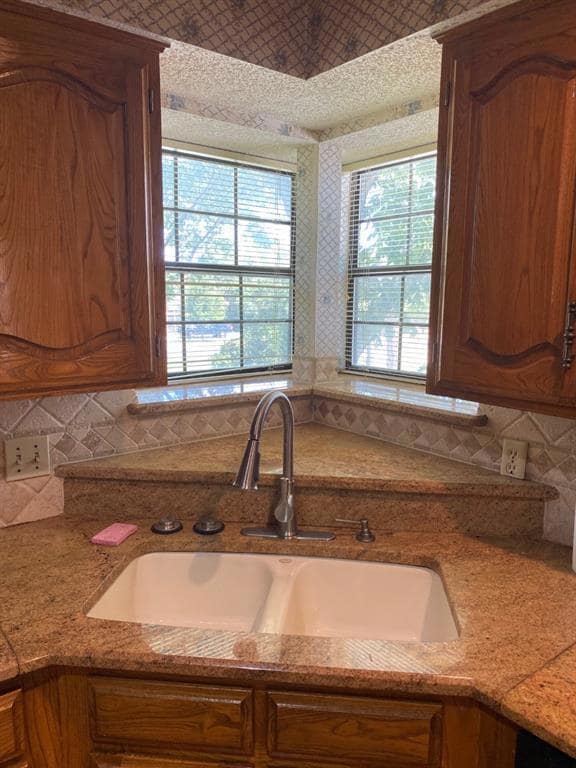 825 Cook Dr, Grand Prairie, TX 75050 - photo 7