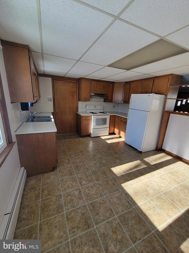 649 1ST FL N Warren St, Orwigsburg, PA 17961 - photo 6