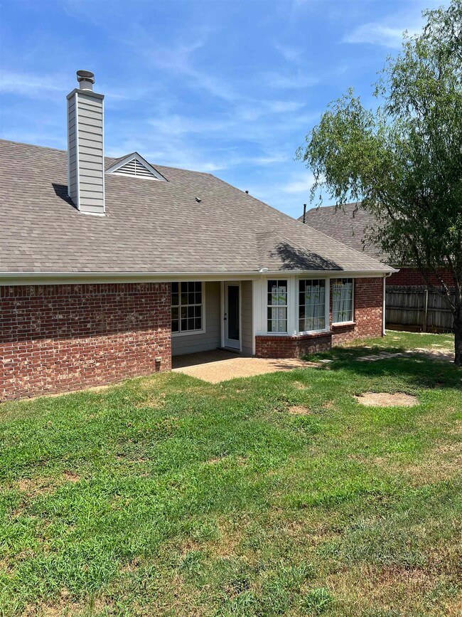 6911 Show Boat Ln, Cordova, TN 38018 - photo 2