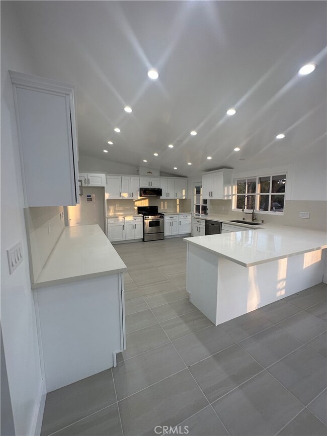 4969 Medina Dr, Woodland Hills, CA 91364 - photo 5