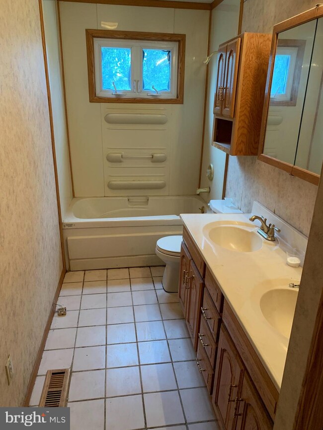 608 Hobart Dr, Clementon, NJ 08021 - photo 7