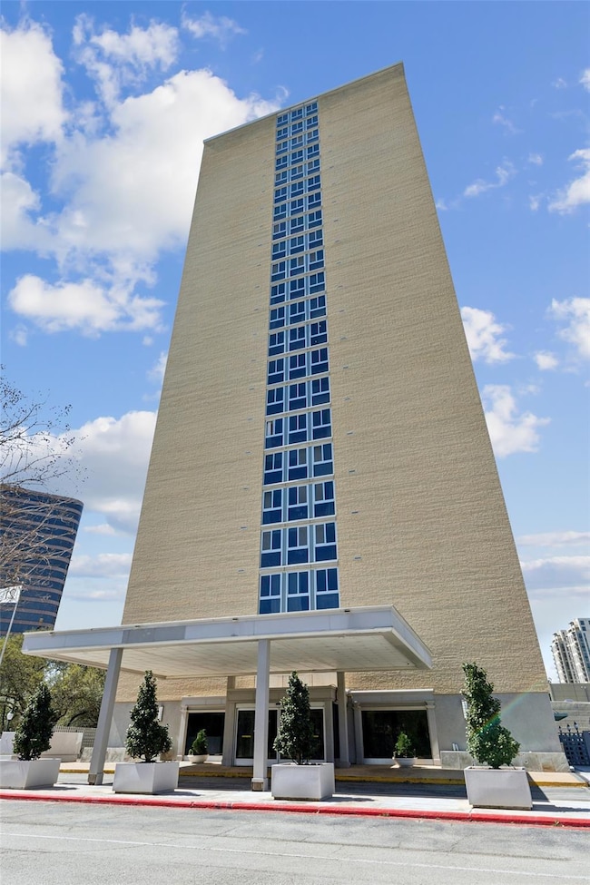 The iconic 21 Turtle Creek high-rise.